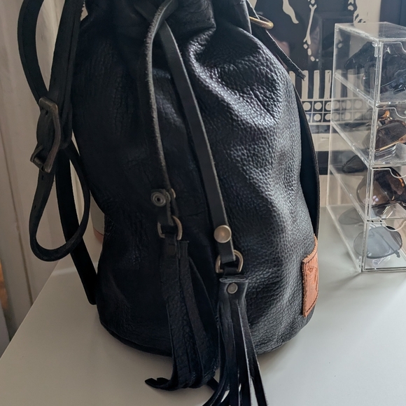 Bird Trouble Lili Bucket Bag Black Bison Leather - Picture 6 of 7